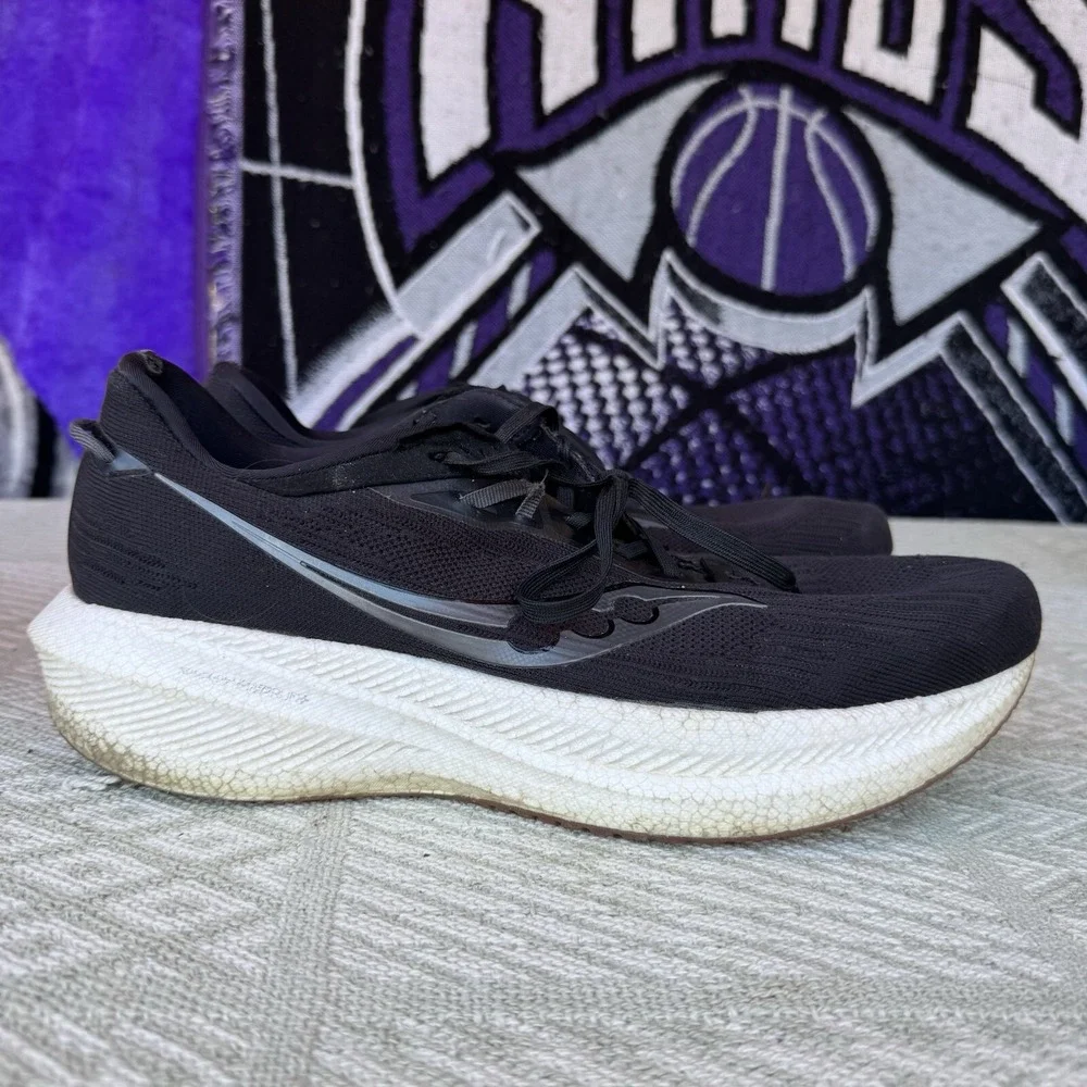 Size 12 - Saucony Triumph 21 Black Gum -‎ S20881-100